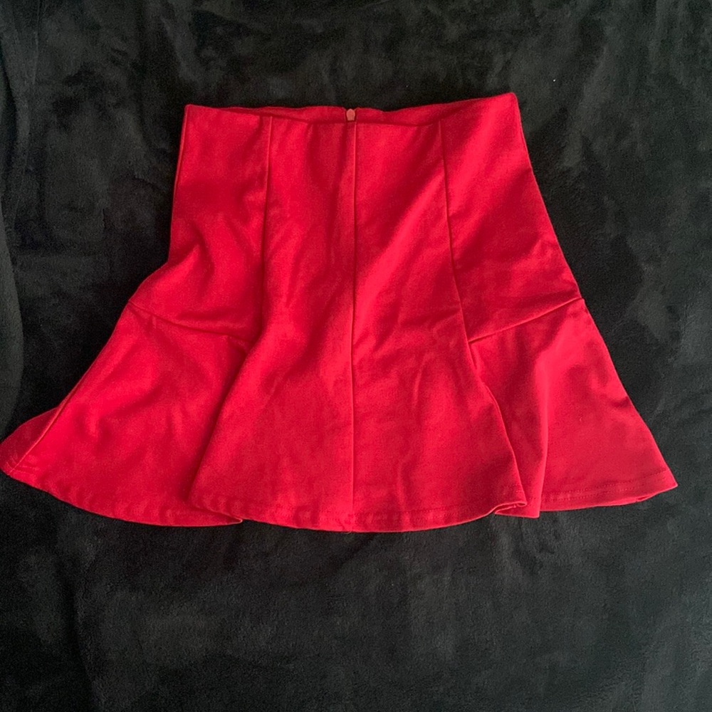 PLEATED RED MINI SKIRT